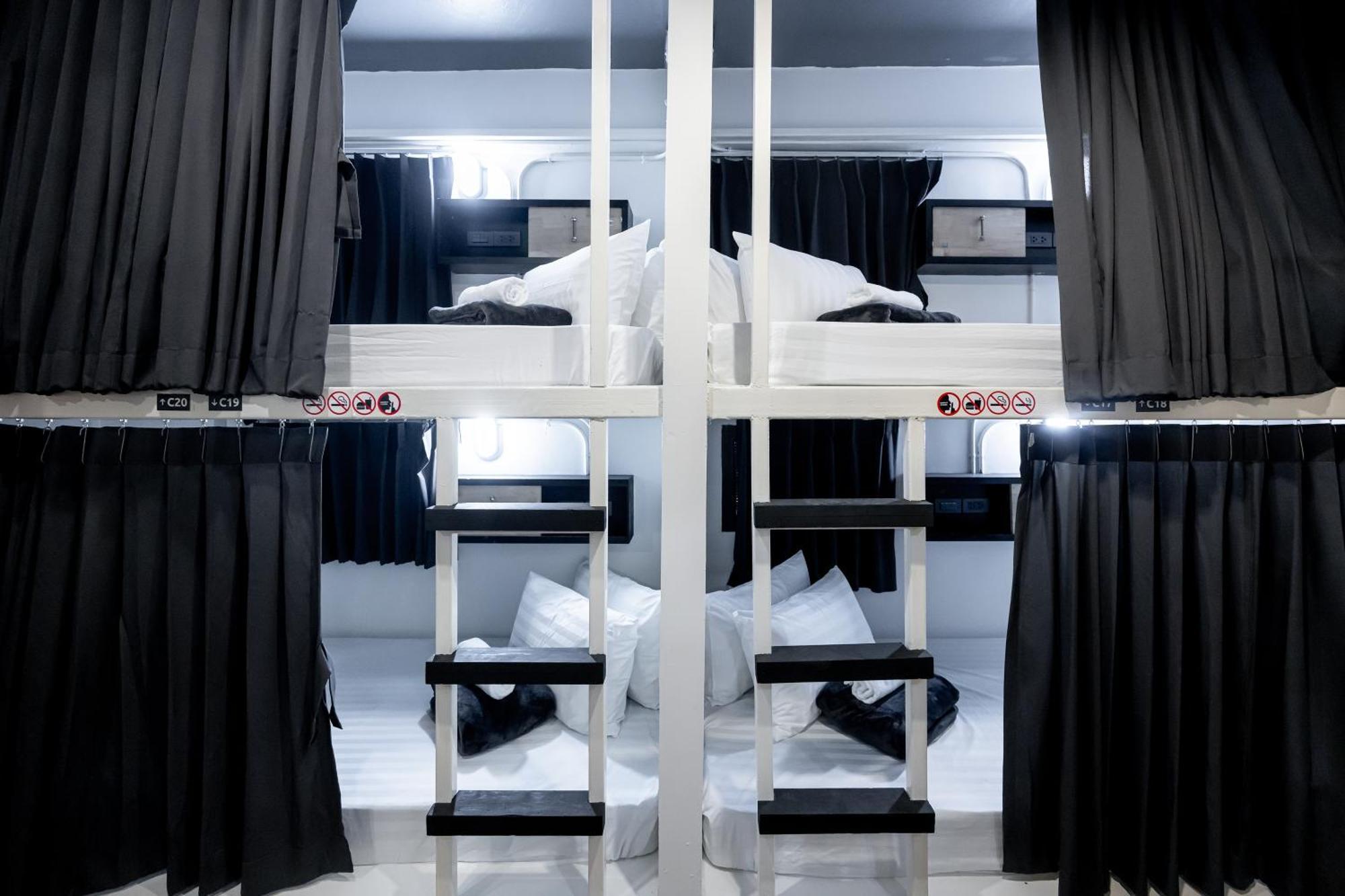 Vibes Hostel Bangkok Zewnętrze zdjęcie