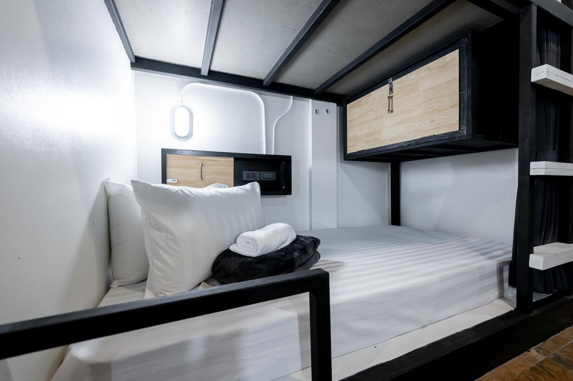 Vibes Hostel Bangkok Zewnętrze zdjęcie